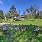 Idyllic Hellertown Cottage With Patio And Fire Pit!