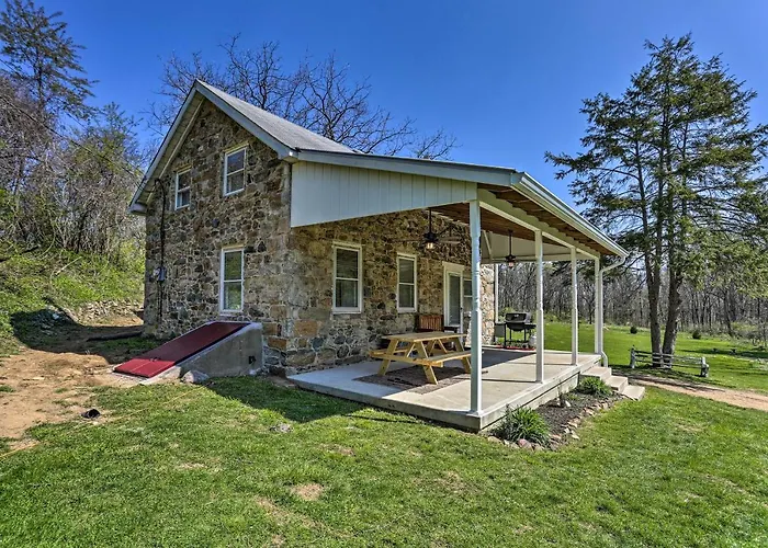 Idyllic Hellertown Cottage With Patio And Fire Pit!